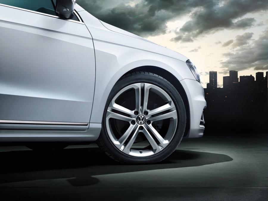  Volkswagen Passat Variant R-Line 2012 года  (фото 3 из 6)